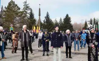 Рекордное число танцоров исполнили қара жорға в г. Кокшетау