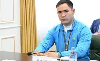 Бейбит Исабаев вручил ключи от квартиры призеру Сурдлимпийских игр Рамазану Абдрасилу