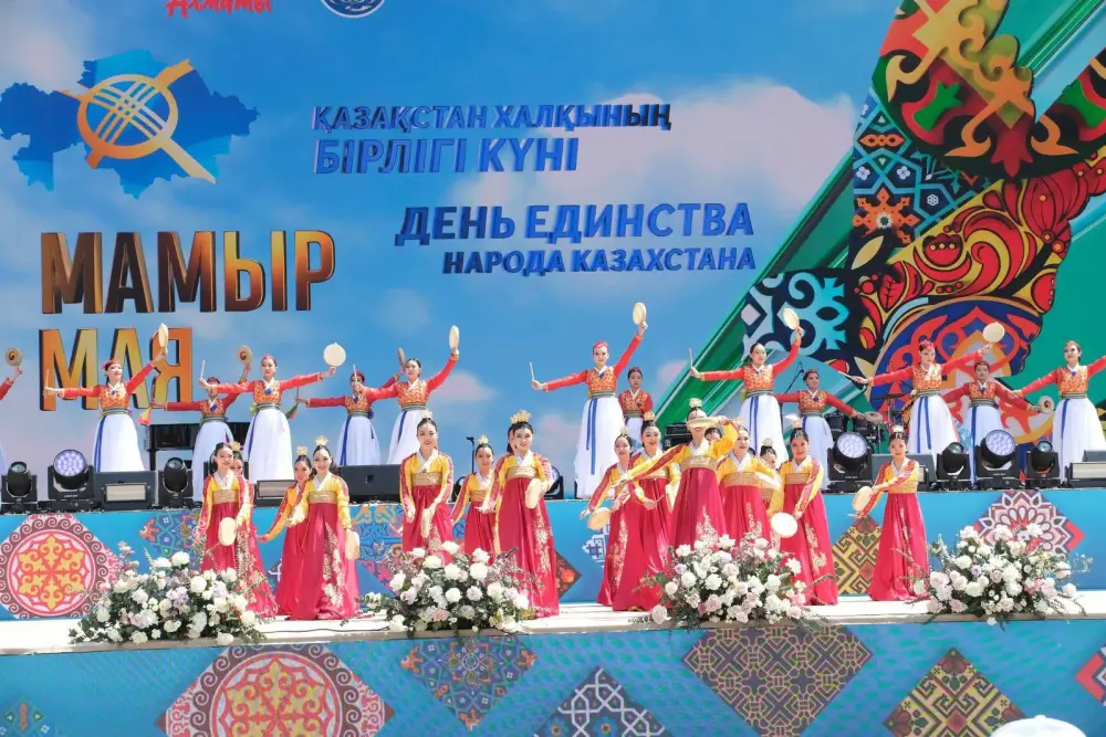 В парке 28 гвардейцев-панфиловцев проходит праздничное мероприятие ко Дню единства народа Казахстана! Уральске
