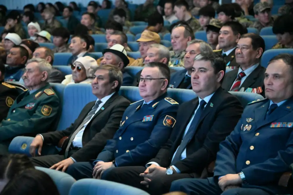 Весенний призыв в Астане: 1500 человек приняли участие в церемонии проводов (6)