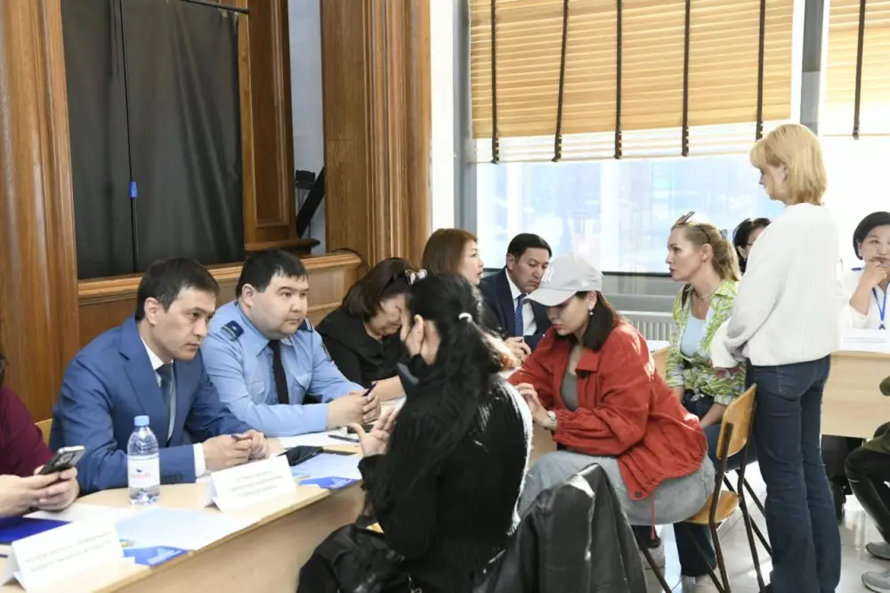 Юристы, госорганы и жители: в Астане провели масштабный правовой прием (4)