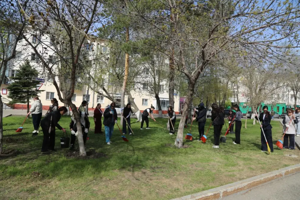 Около 3 тысяч работников культуры Астаны приняли участие в масштабной экоакции Уральске