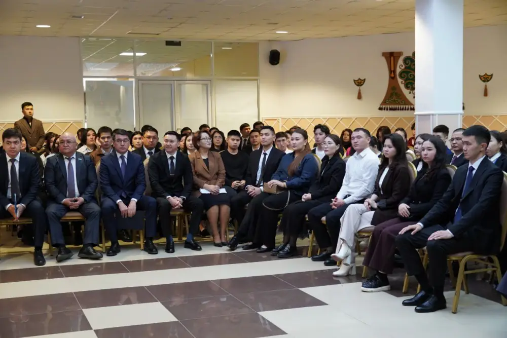 Встреча председателя Агентства с молодежью Западно-Казахстанской области: новые перспективы для выпускников и признание ветеранов госслужбы Уральске