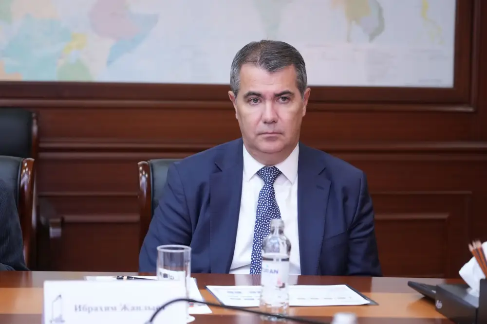 Министр транспорта Республики Казахстан встретился с руководителем Air Astana (2)