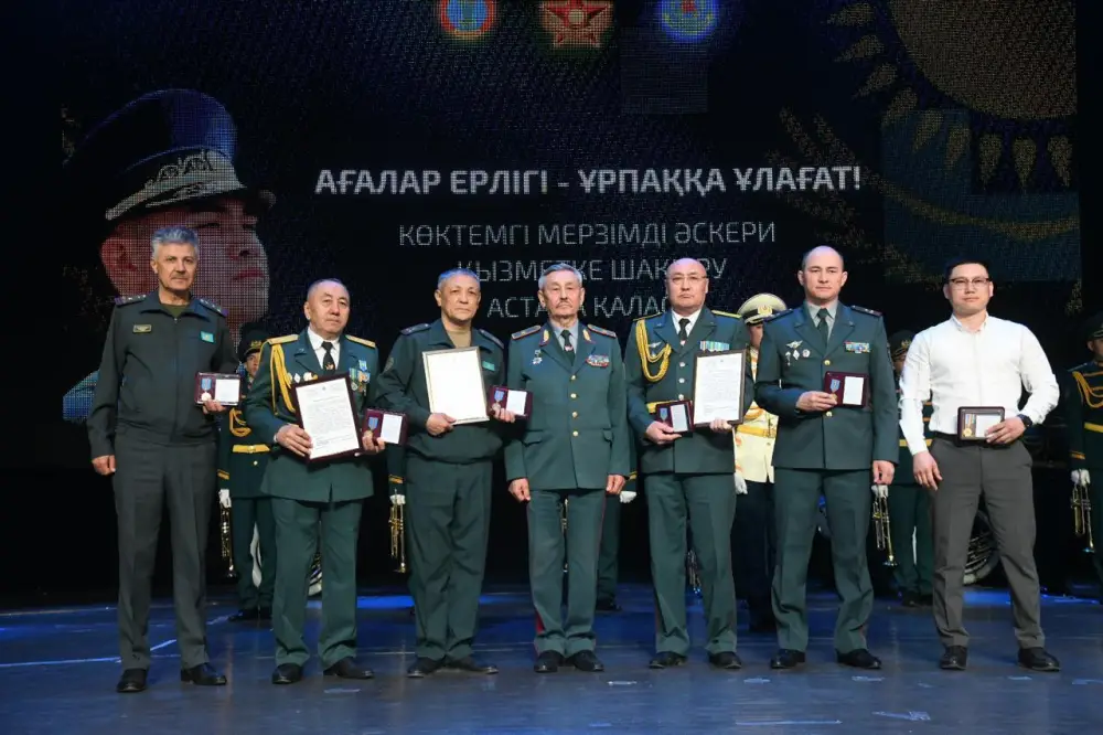 Торжественные проводы очередной группы призывников провели в Астане (9)