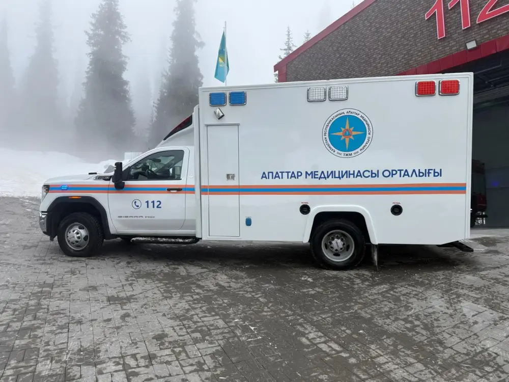 МЧС Казахстана усиливает экстренную медицинскую помощь с помощью новых реанимобилей Уральске