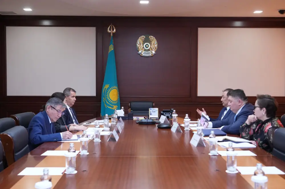 Министр транспорта Республики Казахстан встретился с руководителем Air Astana (3)
