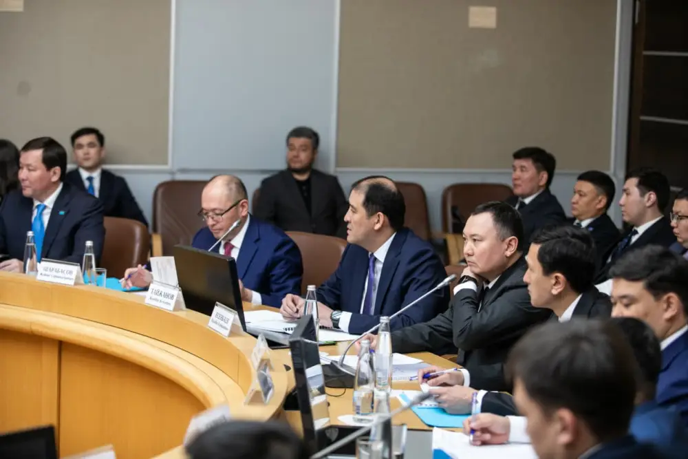 Казахстанская делегация во главе с вице-министром транспорта провела встречи в Оренбурге для обсуждения развития транзита и логистики Уральске