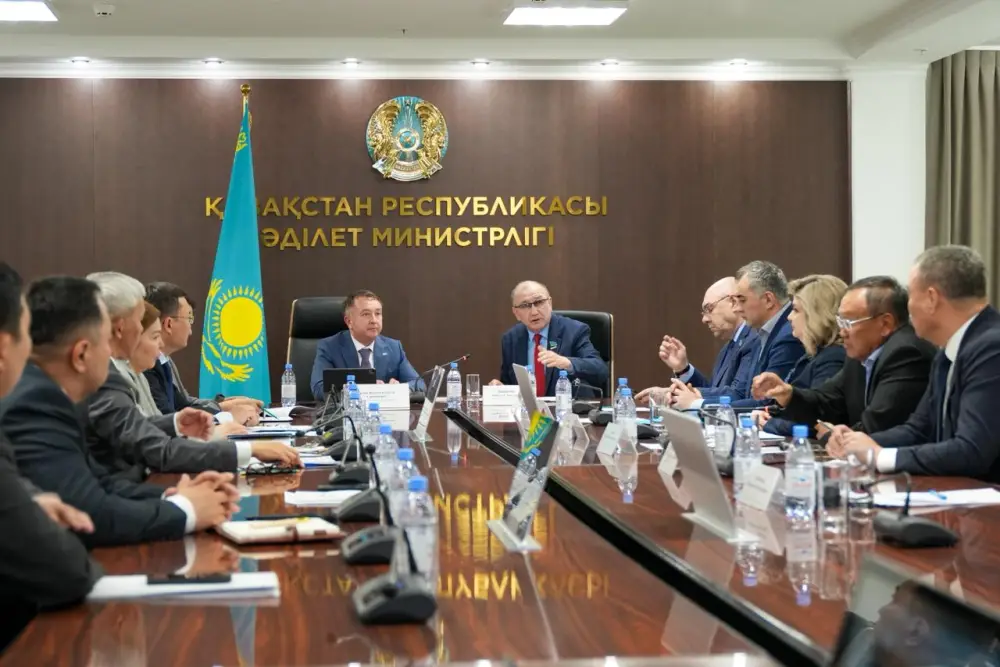 В Министерстве юстиции Республики Казахстан состоялось заседание Общественного совета (7)