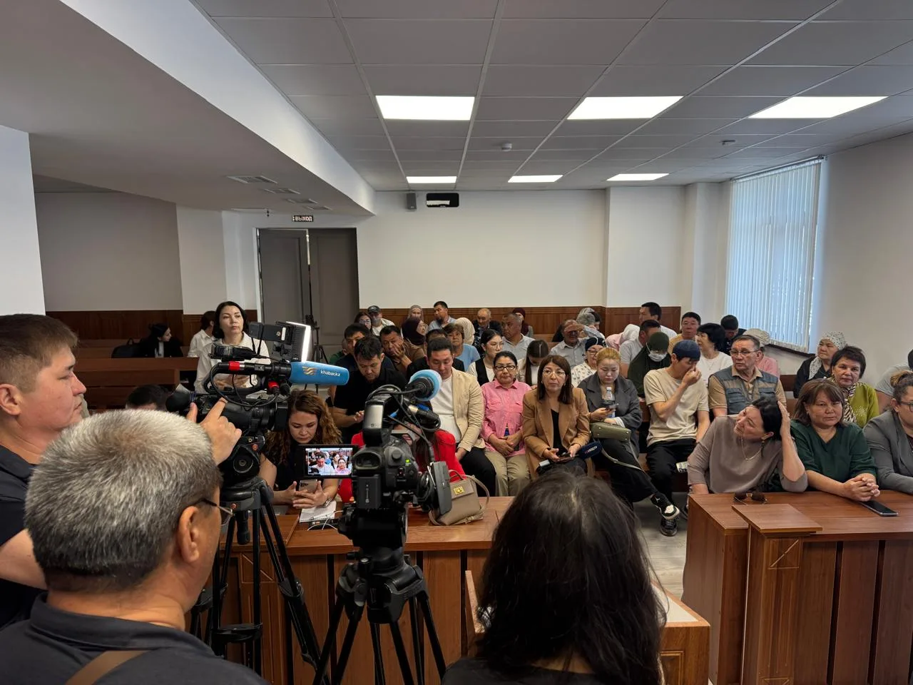 Суд по делу о жестоком убийстве семьи под Атырау: начало разбирательства Уральске