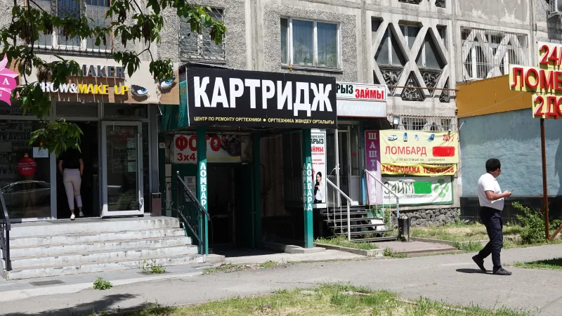 Молодость в кредит: как казахстанцы обвязывают свои мечты долговыми узами Уральске