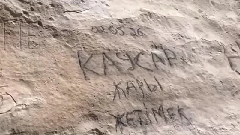 Президент Казахстана осудил случаи вандализма в стране, подчеркивая важность защиты культурного наследия, и поздравил работников культуры и искусства с их профессиональным праздником. Уральске