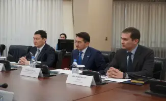 Обсуждение внедрения ИИ в госуправление: Жаслан Мадиев и Dalil Information Technology на встрече