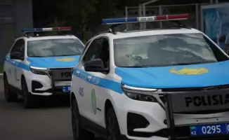 Китайские велопутешественники и помощь от казахстанской полиции
