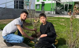 В Астане прошла высадка деревьев в рамках мероприятия «Сад будущего» для формирования экологической культуры у школьников