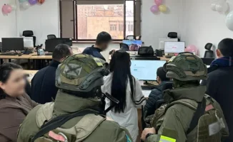 Сотрудники Комитета национальной безопасности (КНБ) Казахстана провели операции в Астане и Алматы, в ходе которых была выявлена преступная группа, подозреваемая в незаконном сборе и распространении данных казахстанцев. Операции направлены на пресечение де