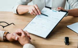 В Казахстане началась активная работа по введению государственного контроля за частными агентствами занятости. Это решение принято в ответ на растущее число жалоб граждан, которые остаются без денег и работы после обращения в такие агентства. Министерство