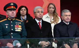 Президент Казахстана Касым-Жомарт Токаев посетил военный парад по случаю 81-й годовщины Великой Победы на Красной площади в Москве, где отдал дань уважения памяти павших в Великой Отечественной войне.