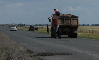 Проблемы дорожной инфраструктуры на трассе Уральск - Актобе: водители страдают от ям и плохого состояния дорог