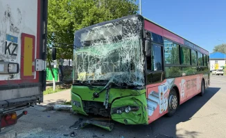 Смертельная авария в Уральске: фура столкнулась с автобусом
