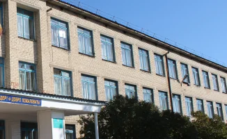 Ученики Уральска рискуют начать учебный год в условиях, не соответствующих современным требованиям, из-за задержки в ремонте школ, что может негативно сказаться на их образовательном процессе и здоровье.