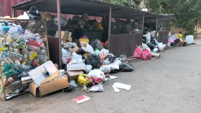 Уральцы в поисках места: контейнеры переполнены до краев! Уральске